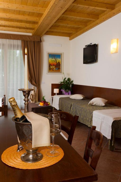 Locanda Ristorante Al Cardellino Бардолино Екстериор снимка